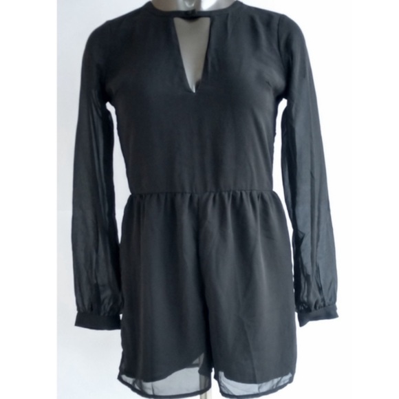 ABERCROMBIE & FITCH zip back sheer sleeve romper in black. Size 2. - Picture 1 of 15